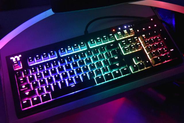 机械键盘灯光怎么切换色彩(键盘跑马灯光怎么开)